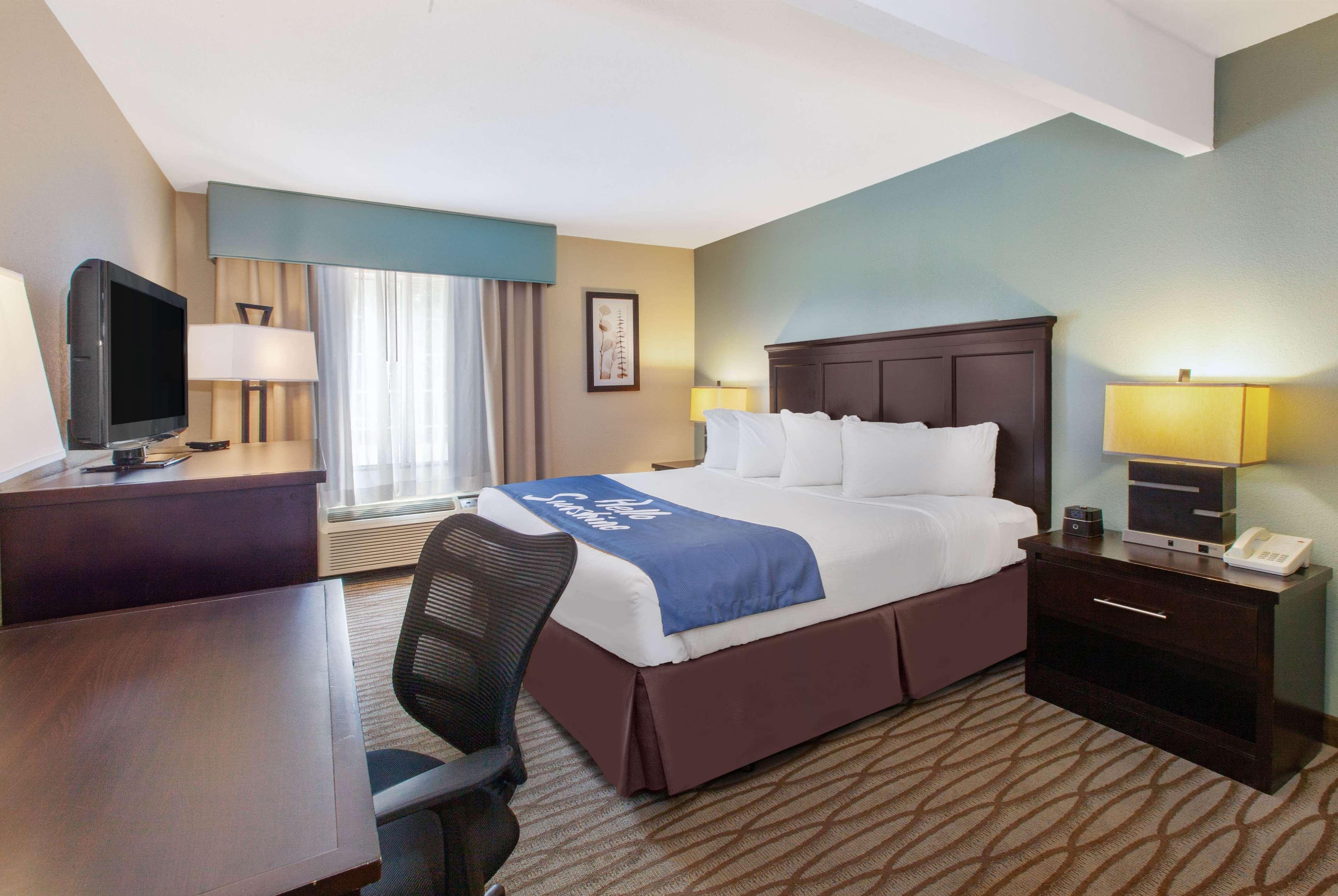 Days Inn By Wyndham פטוסקי מראה חיצוני תמונה