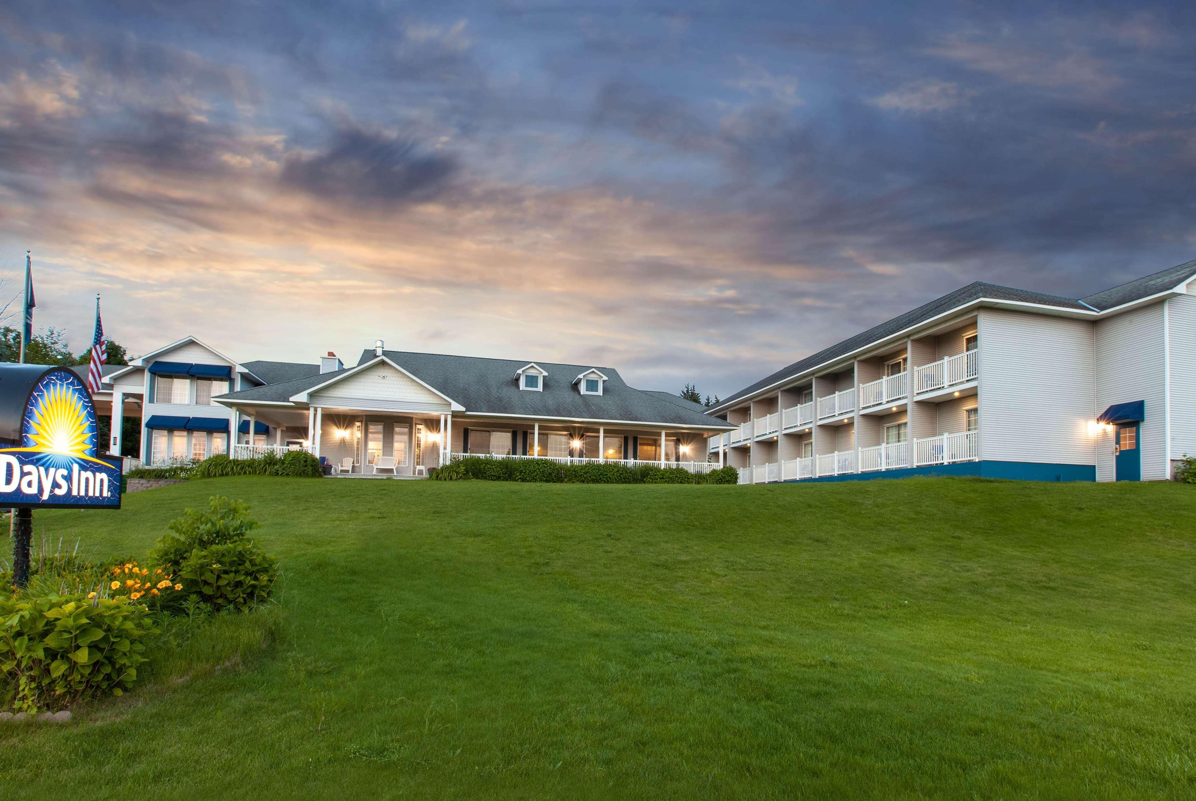 Days Inn By Wyndham פטוסקי מראה חיצוני תמונה