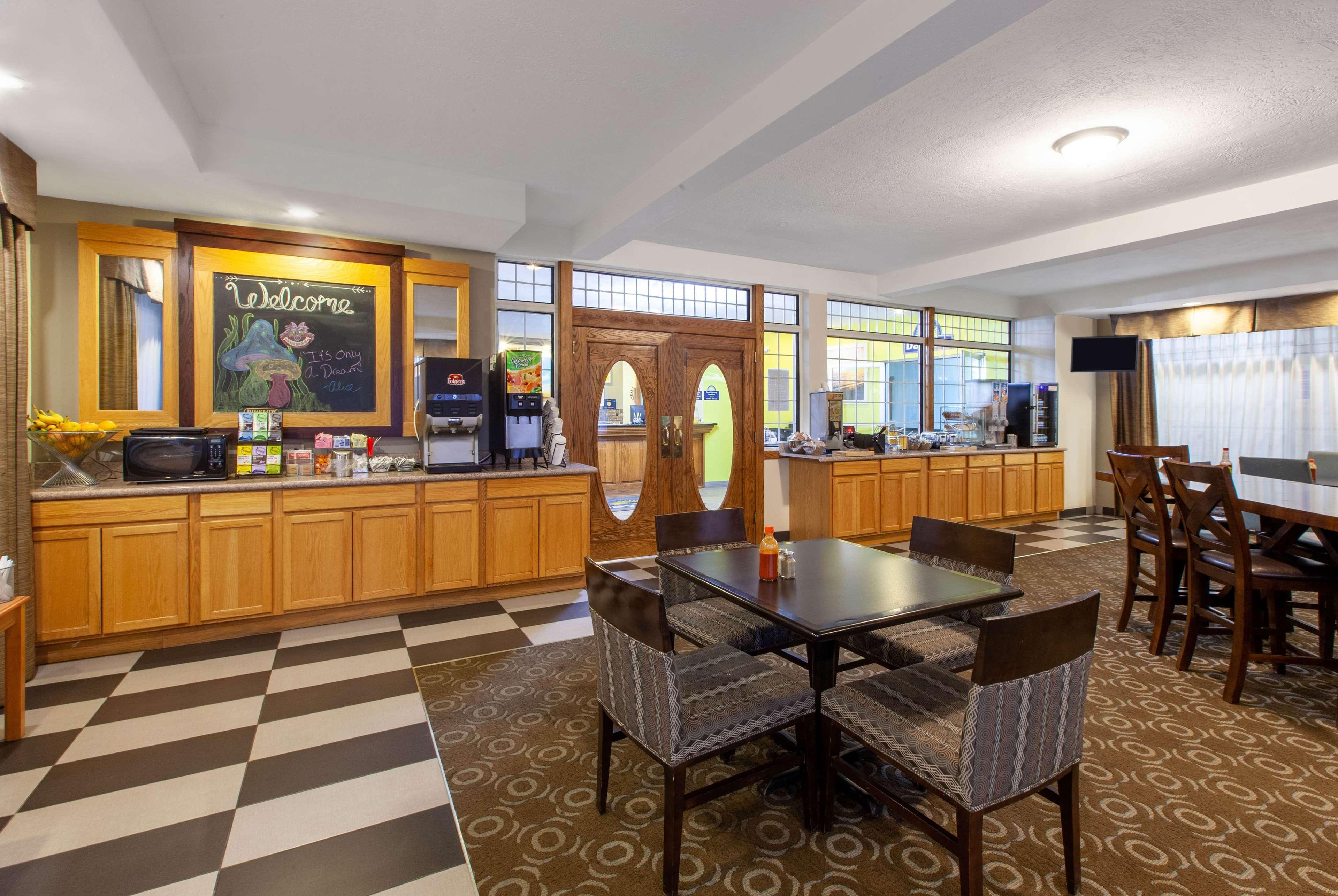 Days Inn By Wyndham פטוסקי מראה חיצוני תמונה