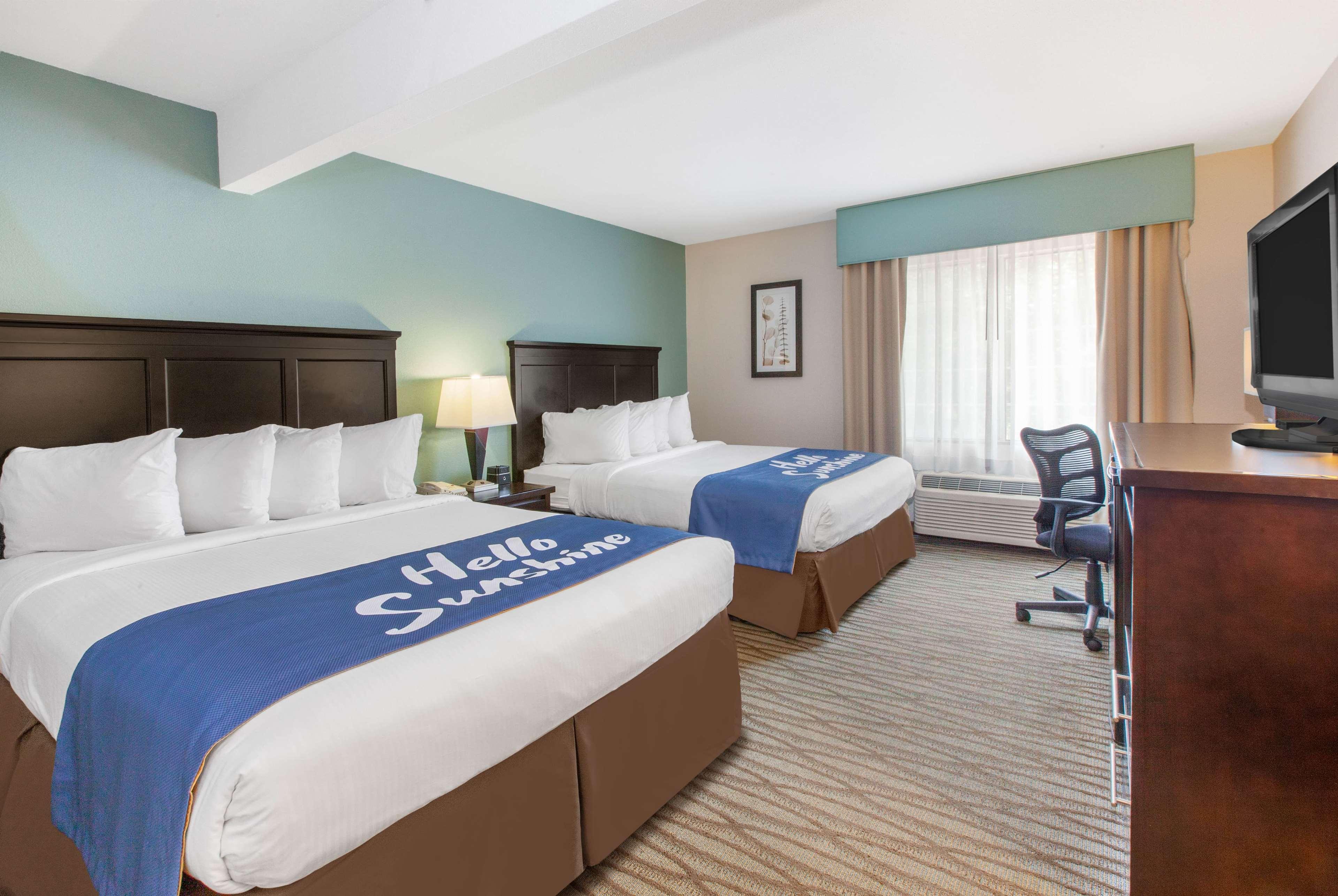Days Inn By Wyndham פטוסקי מראה חיצוני תמונה