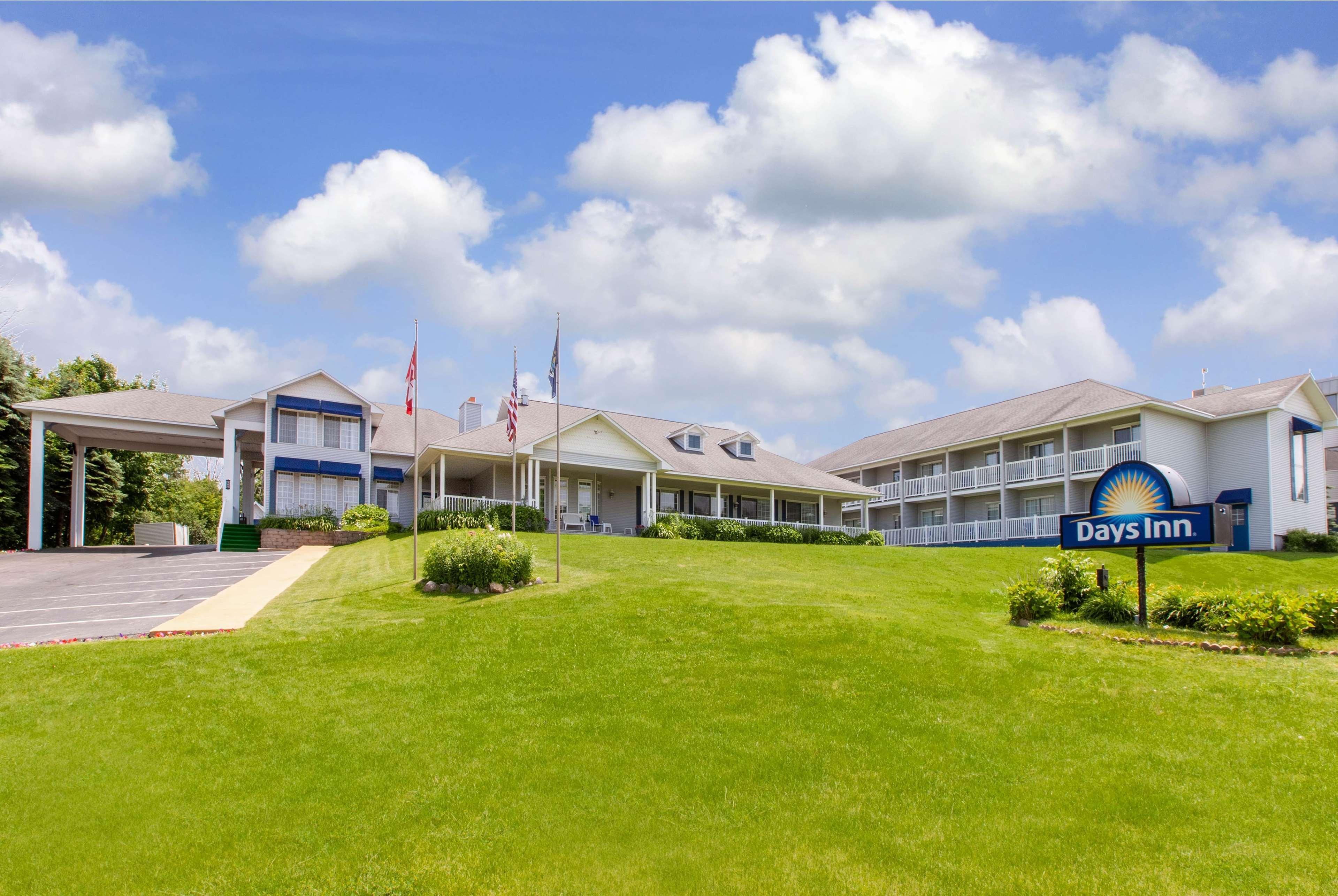 Days Inn By Wyndham פטוסקי מראה חיצוני תמונה