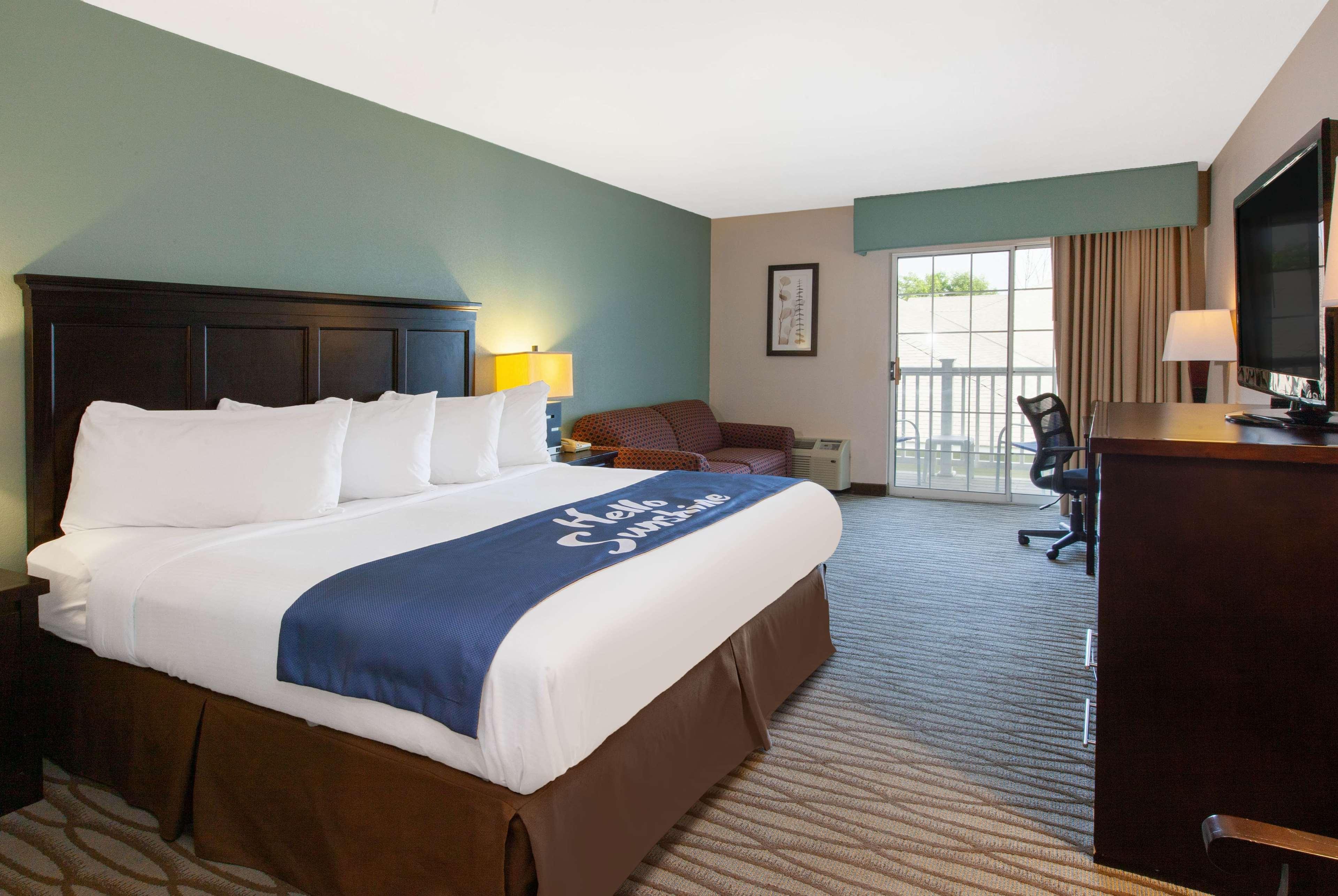Days Inn By Wyndham פטוסקי מראה חיצוני תמונה